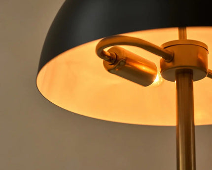Lola goud-zwarte tafellamp – elegant metalen ontwerp met aan/uit-schakelaar