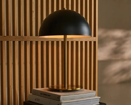 Lola goud-zwarte tafellamp – elegant metalen ontwerp met aan/uit-schakelaar