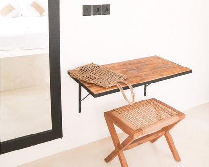 Grote houten kruk INDRA (beige) gemaakt van Trembesi met een zitvlak van geweven gerecycled papier