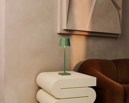 Combi Set Professional-8 X Wouter Saly Green Oplaadbare tafellampen & 1 x Central Station Draadloos oplaadstation met Qi-Technology-Perfect voor restaurants, gastvrijheid en hotels