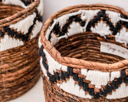 Kleine Mand Rond voor Planten of als Opbergmand | Geweven Boho Mand SADARA met Macrame Patroon