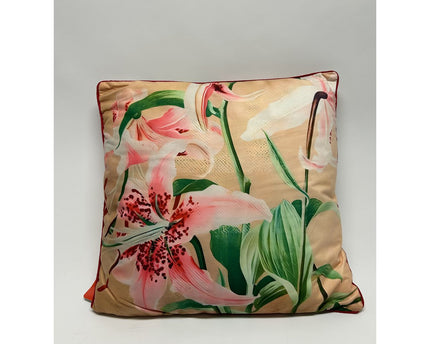 Sierkussen Lily 45*45 De kussenhoes wordt geleverd met vulling en is voorzien van een ritssluiting.