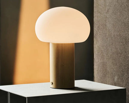 Sam lichtbruine houten tafellamp met glas en oplaadbare batterij | Dimbare en veelzijdige verlichting
