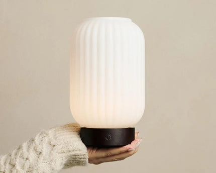Lilly donkerbruin unieke oplaadbare lamp - matglaslamp, houten basis, dimable, 3 lichte modi