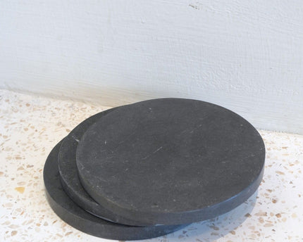 Ronde marmeren onderzetters set van 4 of 8 handgemaakte RANUKA (grijs)