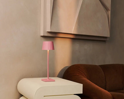 Combi Set Professional-8 x Wouter Flamingo Roze oplaadbare tafellampen & 1 x Central Station draadloos laadstation met Qi-Technology-Perfect voor restaurants, gastvrijheid en hotels
