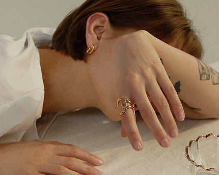 Crossover-ringen met geometrisch vloeiend ontwerp