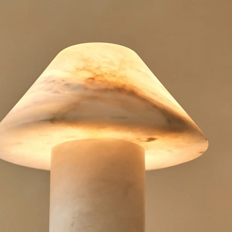 Eleonora stijlvolle albasten lamp – handgemaakt, uniek ontwerp met zachte gloed