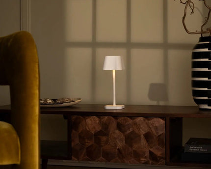 Ava witte oplaadbare tafellamp – stijlvolle, draadloze en dimbare verlichting