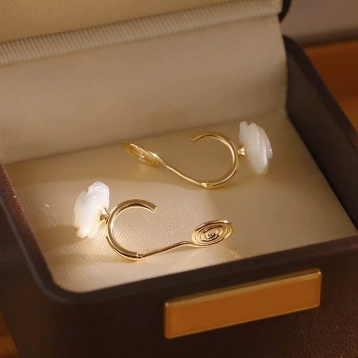 Levendige parelmoer Rose Flower Ear Cuff-One Pair