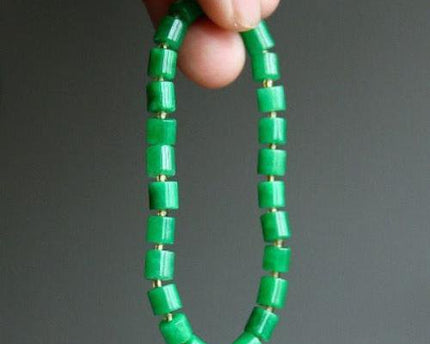 Minimalistische levendige groene jade kralen armband