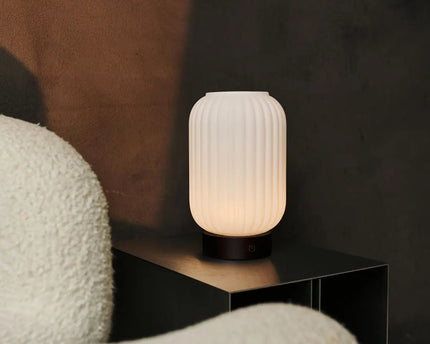 Lilly donkerbruin unieke oplaadbare lamp - matglaslamp, houten basis, dimable, 3 lichte modi