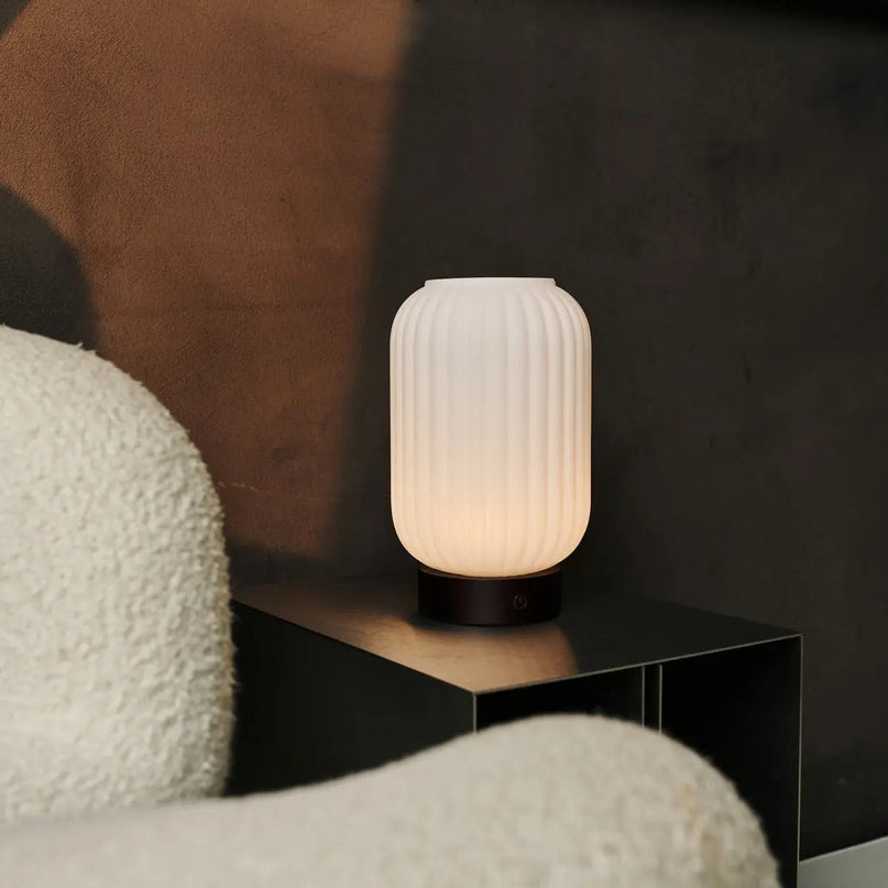 Lilly donkerbruin unieke oplaadbare lamp - matglaslamp, houten basis, dimable, 3 lichte modi