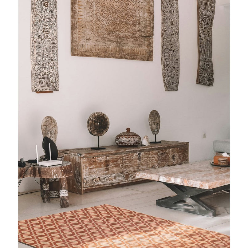 Elegant binnenshuis tapijt en barnsteenontwerp