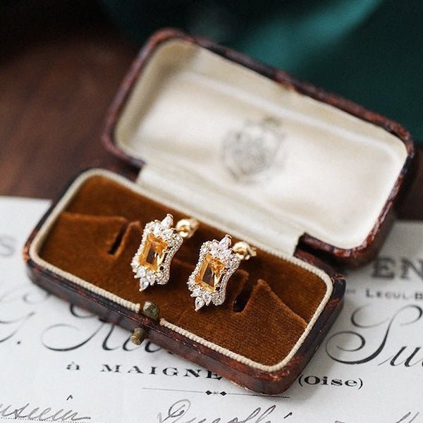 Citrien oorstekers in koninklijke stijl