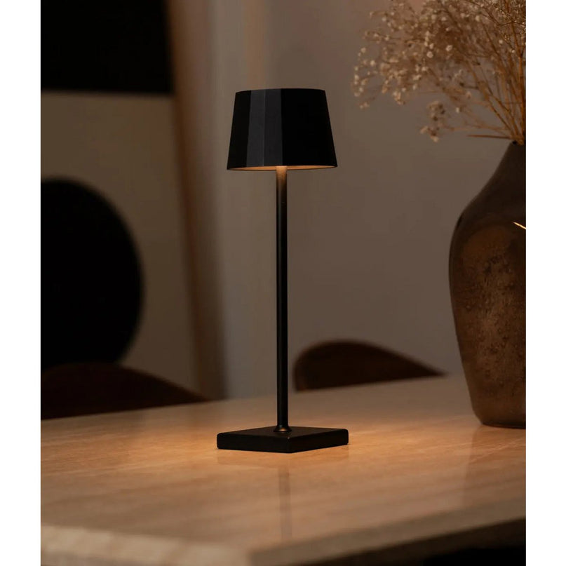 William Black oplaadbare ijzeren tafellamp – 120 uur batterij, dimbaar, opladen via USB-C