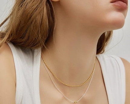 Moderne chique gestapelde kettingen-goud en zilver