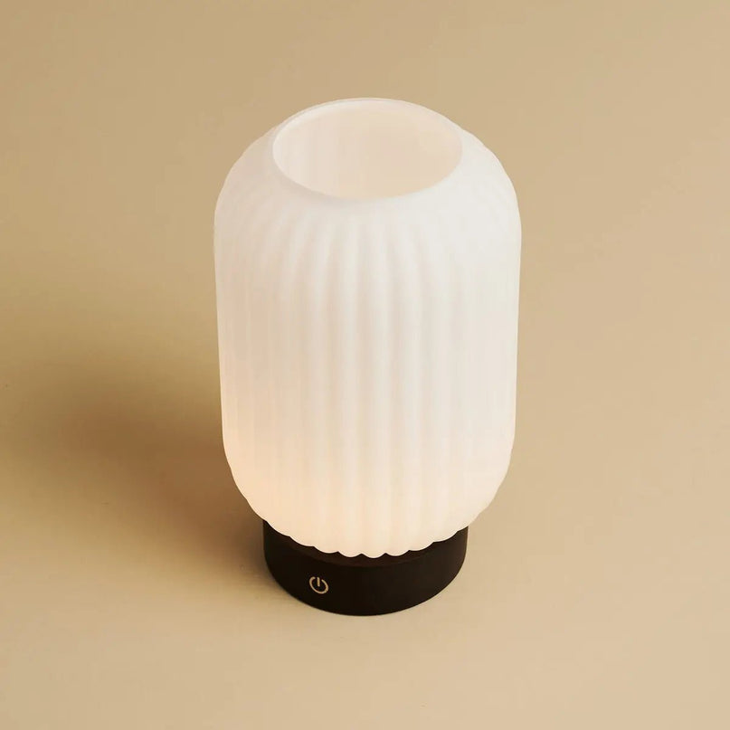 Lilly donkerbruin unieke oplaadbare lamp - matglaslamp, houten basis, dimable, 3 lichte modi