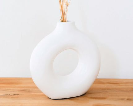Ringvormige vaas wit – kleivaas handgemaakt – kleine bohovaas – vaas voor gedroogde bloemen – decoratieve vaas voor vensterbank, plank of tafel NUSA