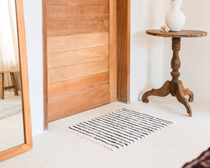 Klein katoenen vloerkleed – gestreept loper – boho vloerkleed zwart wit – zachte bedmat – handgeweven rechthoekig vloerkleed 70x50 cm UNTUK