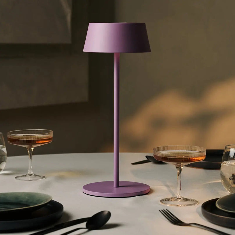 Hugo Violet Lila Oplaadbare tafellamp - Stijlvol, dimbare lamp & draadloos