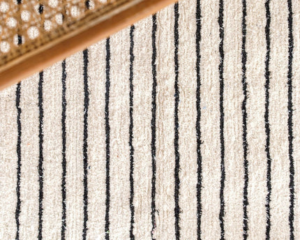 Groot vloerkleed van wit katoen met zwarte strepen 150x120 cm KERTA handgeweven