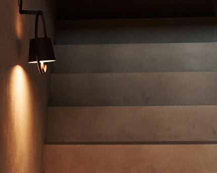 Cielo donkerbruine oplaadbare metalen wandlamp – draadloos, dimbaar en stijlvol