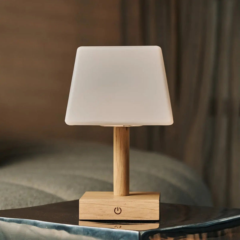 Tommy lichtbruine houten tafellamp met glas - oplaadbare, dimbare lamp, draadloze verlichting