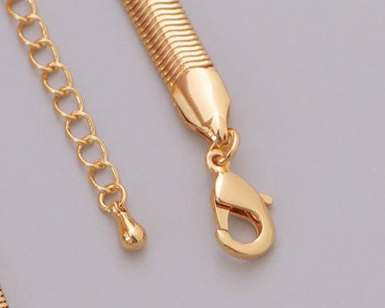 Tijdloze zachte serpentijnbotketting
