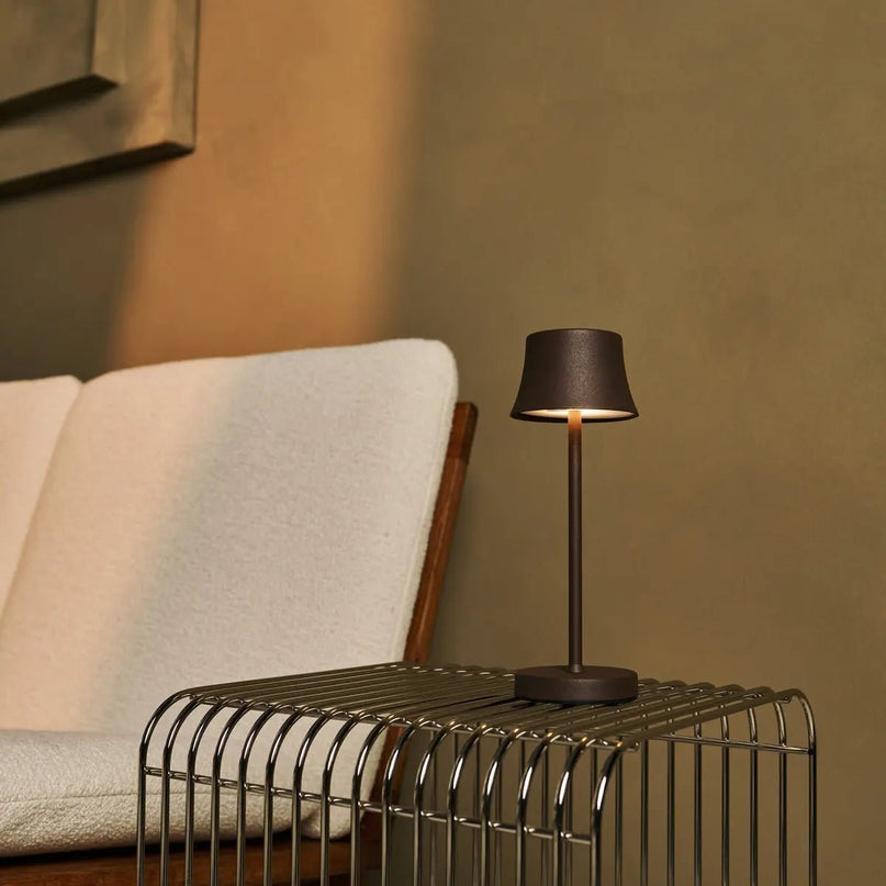 Combi Set Professional-8 X de Pijp Mini Mocha Brown oplaadbare tafellampen & 1 x Central Station draadloos laadstation met Qi-Technology-Perfect voor restaurants, gastvrijheid en hotels