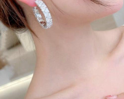 Luxe hoepeloorbellen met diamantlook