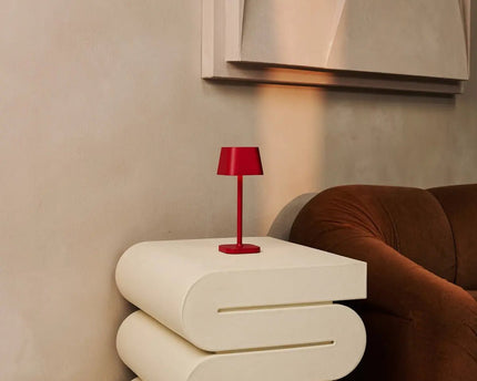 Ava Berry Red oplaadbare tafellamp | Stijlvol, draadloos lamp en dimbaar