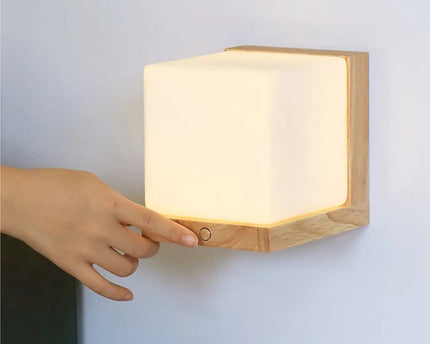 Lizzy lichtbruine vierkant oplaadbare houten wandlamp - draadloze, dimbare en stijlvolle verlichting