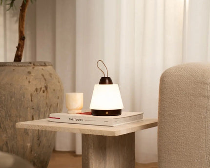 Liv donkerbruine oplaadbare lamp – leren band, dimbaar, 3 lichtmodi, draadloos