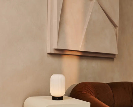 Lilly donkerbruin unieke oplaadbare lamp - matglaslamp, houten basis, dimable, 3 lichte modi