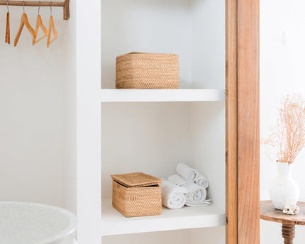 Opbergmand met deksel – Plankmand gemaakt van beige rotan – Handgeweven decoratieve mand GRAHA (2 maten)