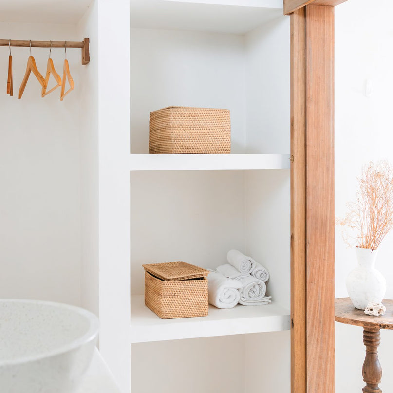 Opbergmand met deksel – Plankmand gemaakt van beige rotan – Handgeweven decoratieve mand GRAHA (2 maten)