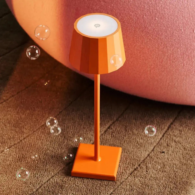 Combi Set Professional-4 X Wouter Blossom Orange Oplaadbare tafellampen & 1 x Amstel Wireless Lay Station met Qi-Technology-Perfect voor restaurants, gastvrijheid en hotels
