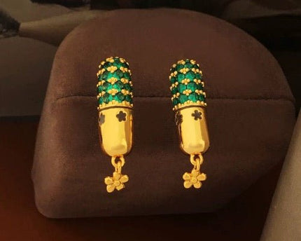 Capsule Design Oorbellen met Groene Stenen