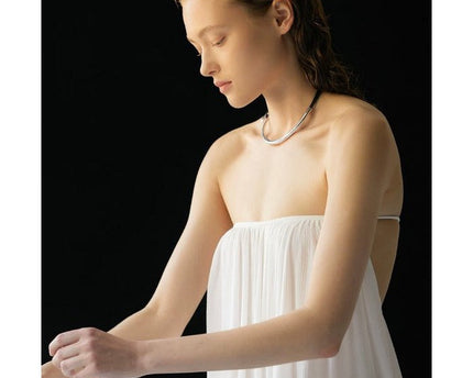 Minimalistische zilveren ketting met leren koord