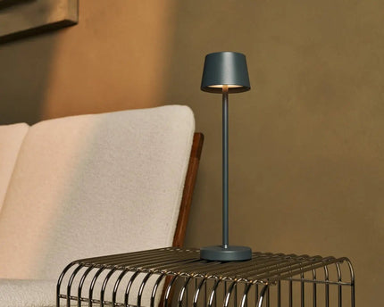 Combi Set Professional – 4 x Vondel Mini Stone Grey Rechargeable Table Lamps & 1 x Amstel Wireless Charging Station with Q1-Technology – Perfect for Restaurants, Hospitality & Hotels