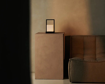 Noah donkerbruine houten oplaadbare tafellamp met glas en houten handgreep