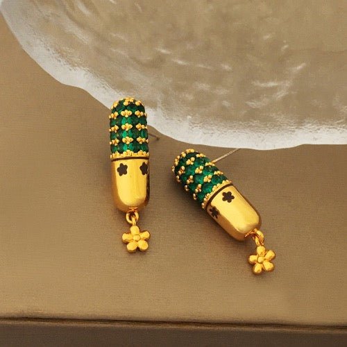 Capsule Design Oorbellen met Groene Stenen