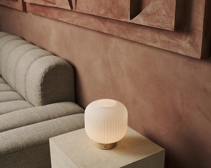 LYLA Unieke oplaadbare lamp - Frosted glas en houten basis, dimable, 3 lichte modi
