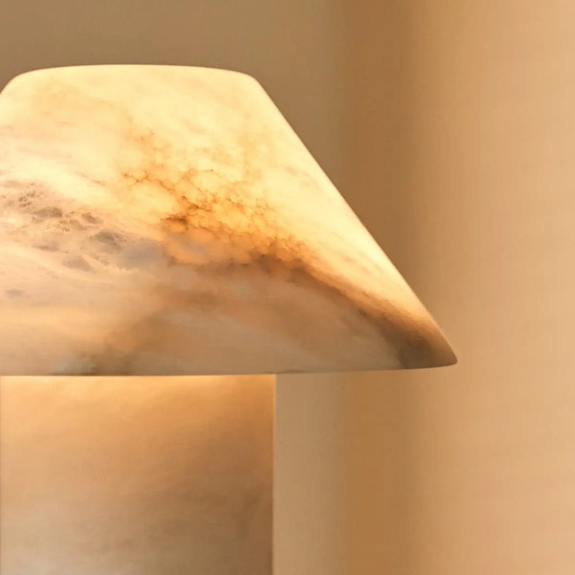 Eleonora stijlvolle albasten lamp – handgemaakt, uniek ontwerp met zachte gloed