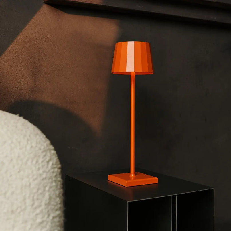 Combi Set Professional-4 X Wouter Blossom Orange Oplaadbare tafellampen & 1 x Amstel Wireless Lay Station met Qi-Technology-Perfect voor restaurants, gastvrijheid en hotels