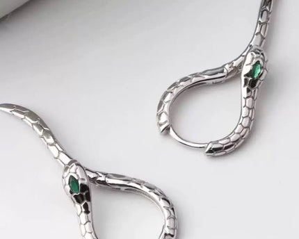 Unieke groene -eye cobra -ontwerp oorbellen - goud n zilver
