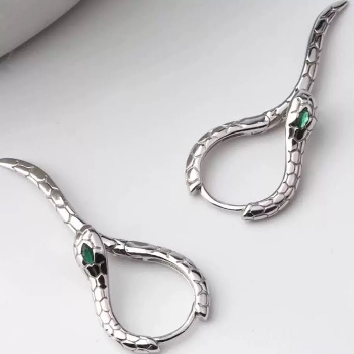 Unieke groene -eye cobra -ontwerp oorbellen - goud n zilver