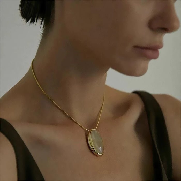 Minimalistisch goud gerutileerde kwarts ovale hanger ketting