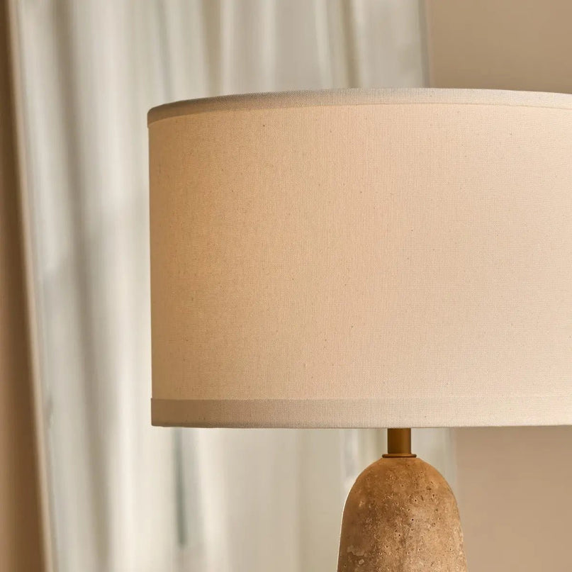 Isla travertijnlamp met katoenen kap – elegant en tijdloos
